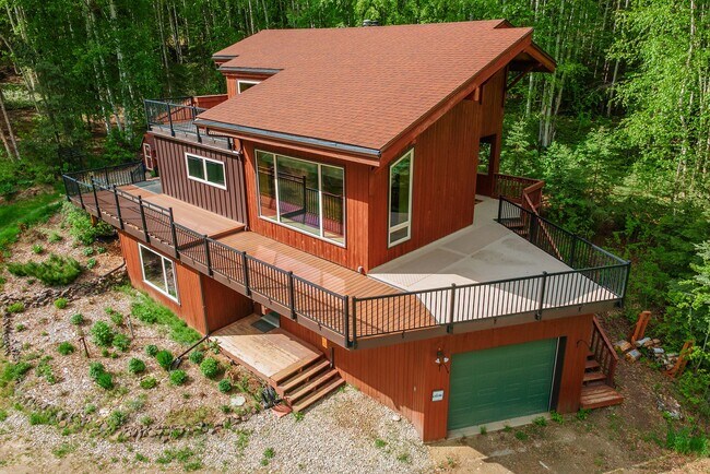 Building Photo - 1499 Golden View Dr