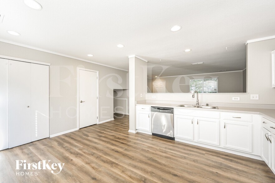 Building Photo - 4646 S Tabor Way