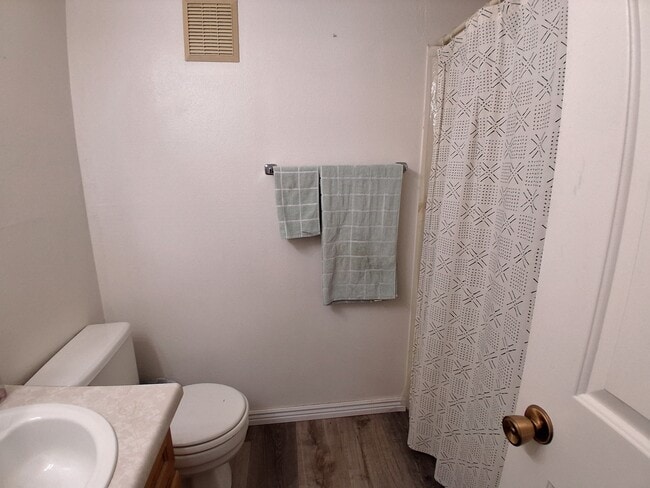 Building Photo - 659 700 E