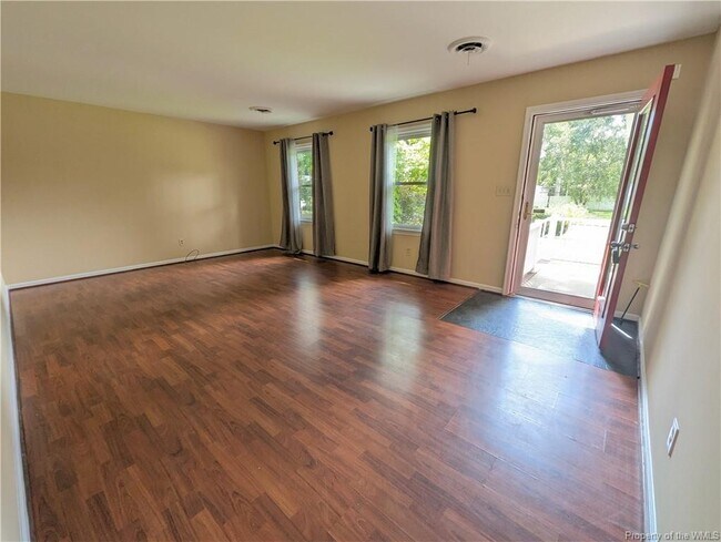 Building Photo - 111 King William Dr