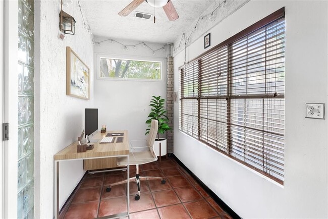 Building Photo - 1307 Kinney Ave