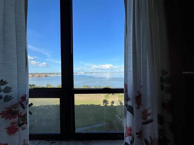 Building Photo - 2618 Cove Cay Dr