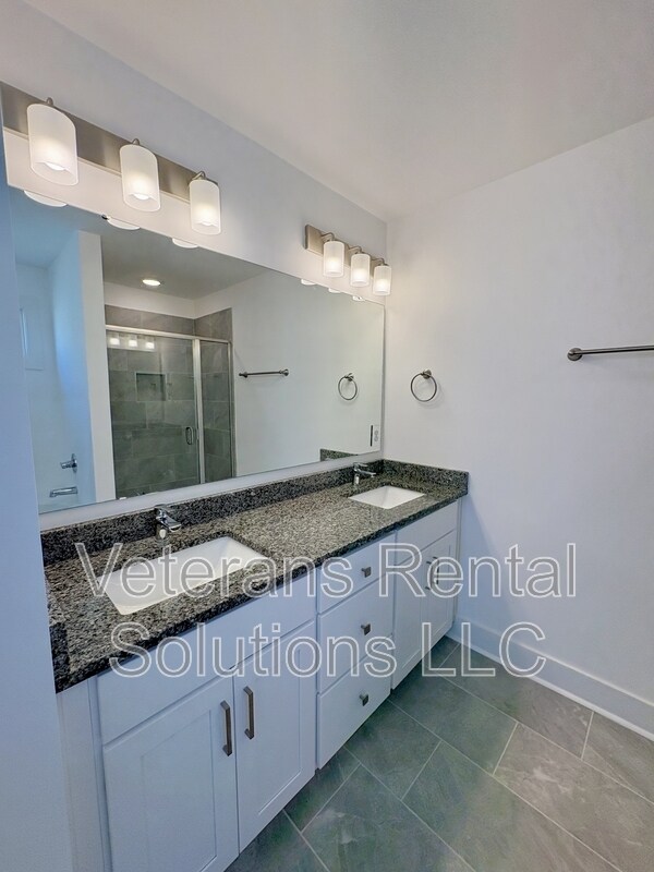 Building Photo - 131 Bourbon St