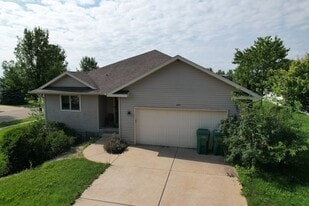 Building Photo - 601 Meadow View Rd