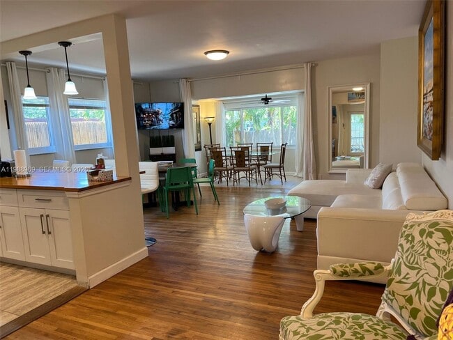 Building Photo - 113 SW 2nd St