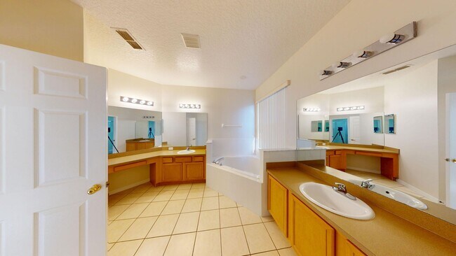 Building Photo - 4BR/4BA - POOL HOME     Calabay Park at To...