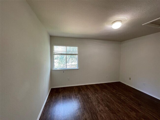 Building Photo - 3830 Castle Rock Cove