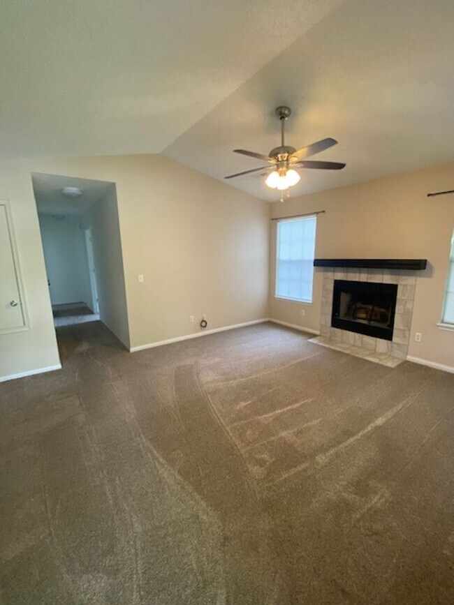 Building Photo - Super Cute 3 Bedroom Home Coming Soon!