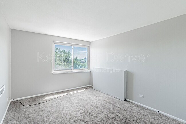 Building Photo - 1366 Garfield St