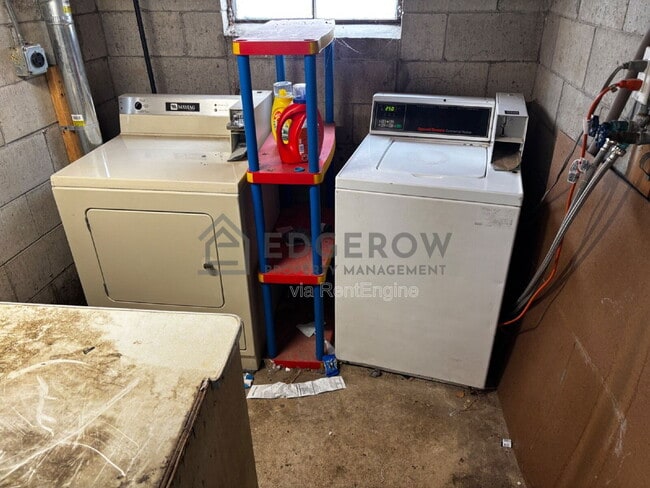 Building Photo - 136 Centennial St