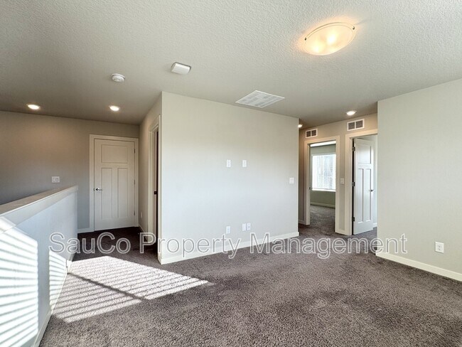 Building Photo - 6648 SE Genrosa St