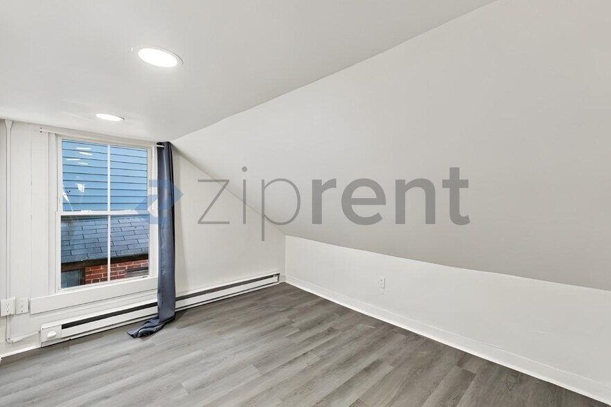 Building Photo - Unit