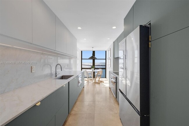 Building Photo - 1915 Brickell Ave