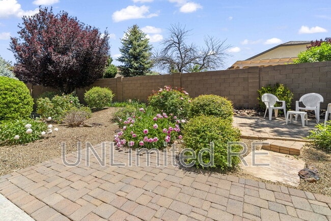 Building Photo - 7889 N Music Mountain Ln
