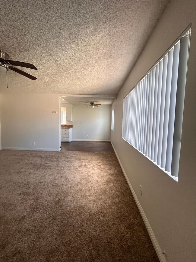 Building Photo - 220 W Hillcrest Blvd