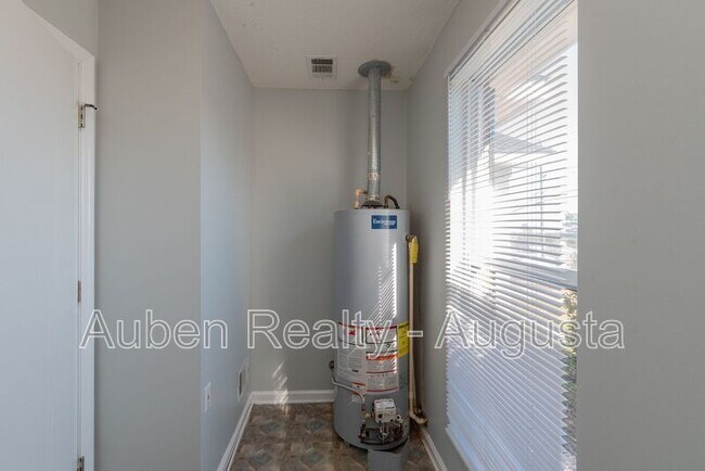 Building Photo - 3428 Monte Carlo Dr