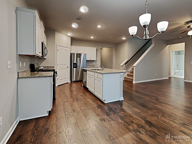 Building Photo - 832 Foxdale Dr