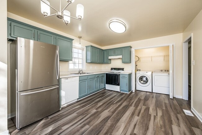 Building Photo - 3 Bedroom Midlothian Home Move In Ready