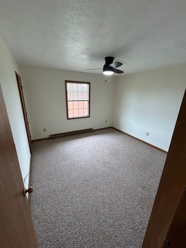 Building Photo - 1520 Hawk Cir