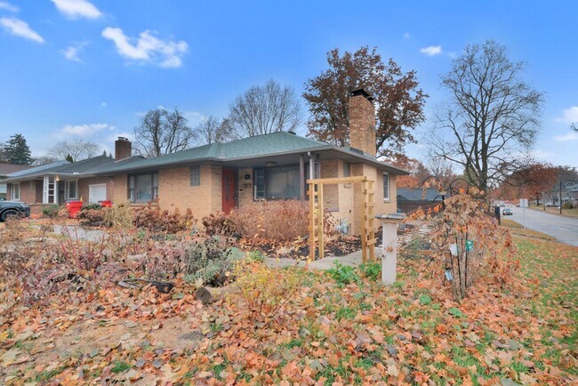 Building Photo - Charming 2-Bedroom Home with Bonus Space & Fenced Yard – Just Off Prospect Ave!