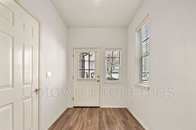 Building Photo - 9284 SW Sweek Dr