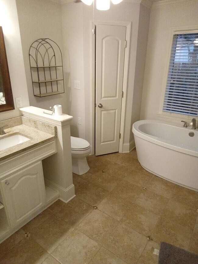 Building Photo - Beautiful Ranch Home in South Park!