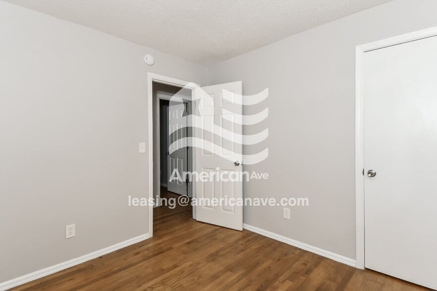 Building Photo - 4232 Shorecrest Dr