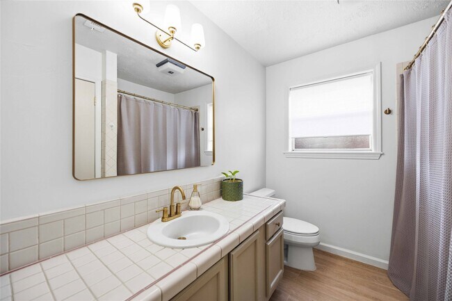 Building Photo - 16202 Mill Point Dr