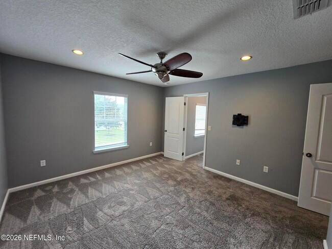 Building Photo - 180 Thornloe Dr