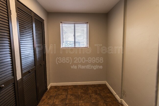 Building Photo - 1312 Roger Cir