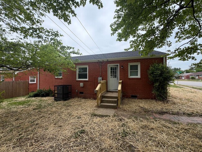 Building Photo - newly renovated 3-bedroom 1 bath