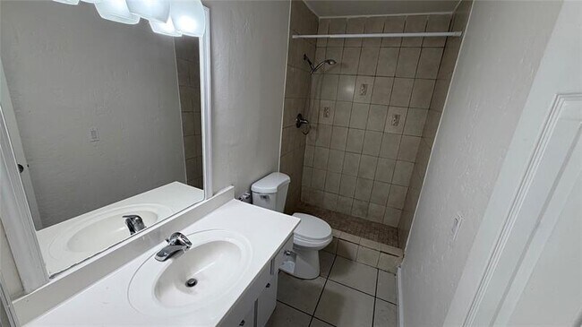 Building Photo - 4061 NW 9th Ave