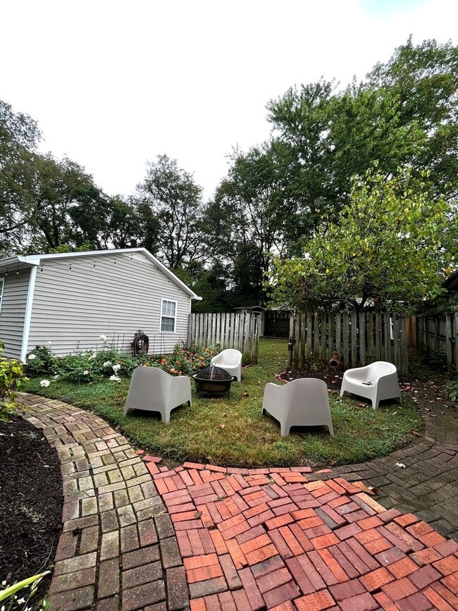 Building Photo - Sylvan Park Fully Furnished Home and Guest House-Shorter Term Leases Available!