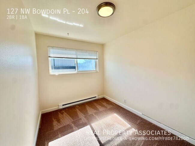 Building Photo - 127 NW Bowdoin Pl