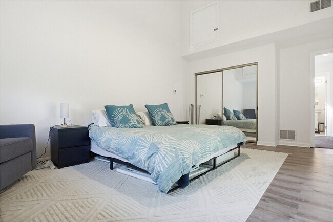 Building Photo - 49 Captain Eames Cir