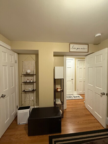 Building Photo - 404 Centre St