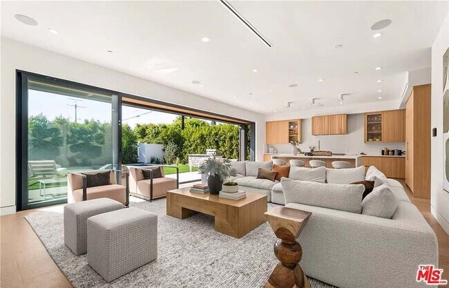 Building Photo - 4453 Gentry Ave