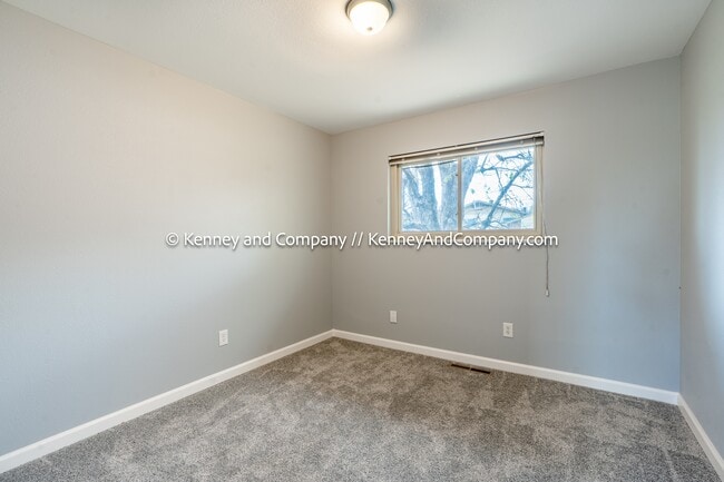 Building Photo - 1421 Querida Dr