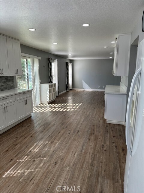 Building Photo - 8941 Carnation Dr