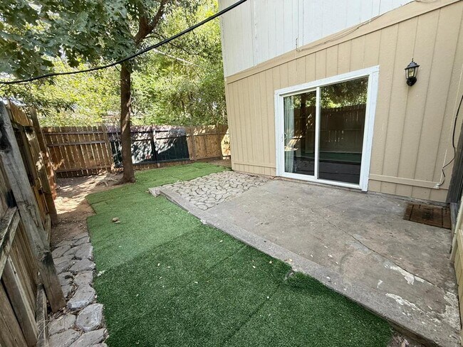 Building Photo - 2700 Mulford Cove