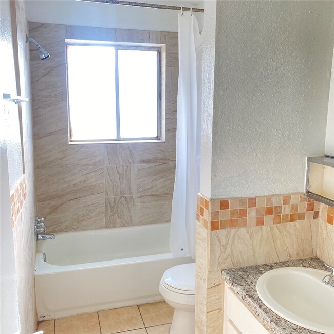 Building Photo - 5704 Edgemoor Dr