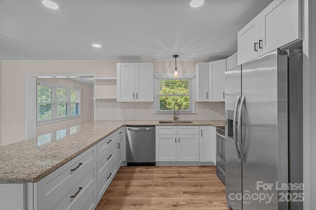 Building Photo - 540 Hoover Rd