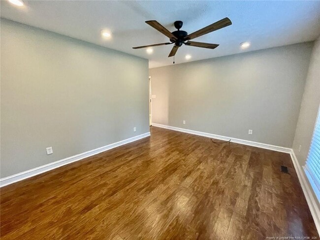 Building Photo - 431 Offing Dr