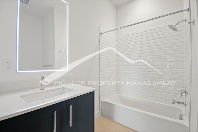 Building Photo - Newer Studio Apt in RiNo District in Denver 1 Underground Parking Space!