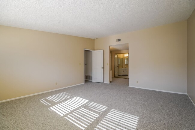 Building Photo - 10612 Rose Cir