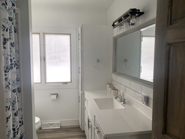 Building Photo - Executive Rental Furnished