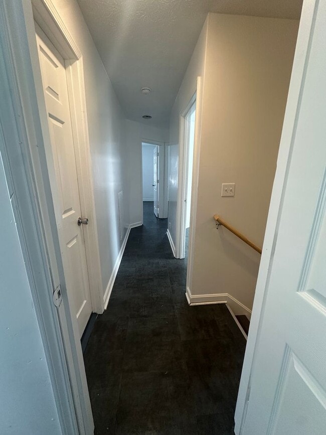 Building Photo - 5 Bed / 1.5 Bath