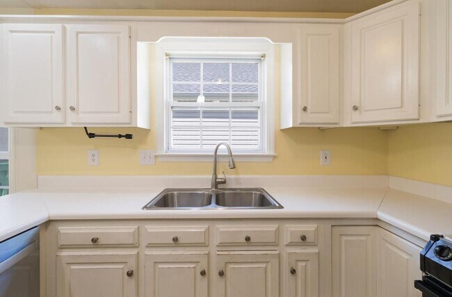 Building Photo - 9608 Waycross Cir