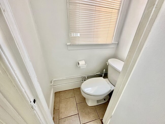 Building Photo - 521 Willow Ave