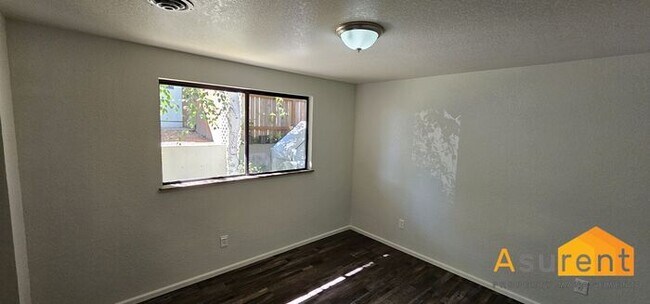 Building Photo - Fully Remodeled Duplex Available Now!